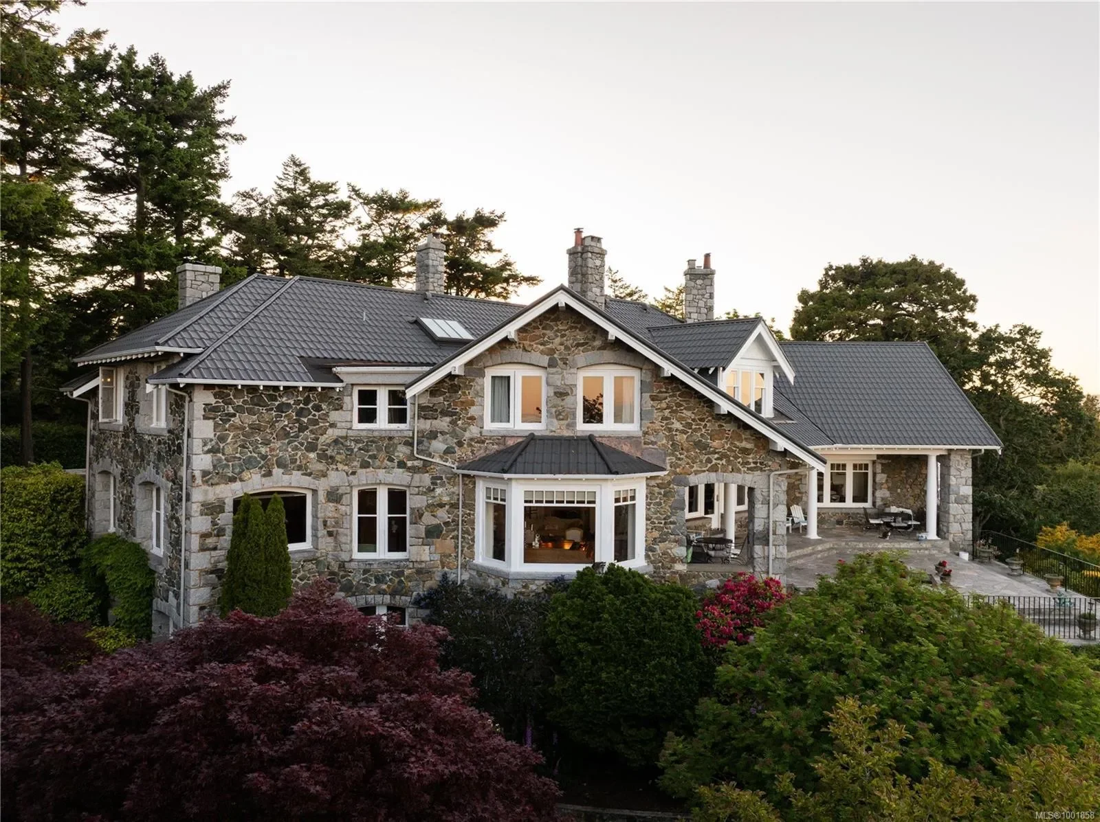 305 Denison Rd, Oak Bay, British Columbia, Canada. - Photo 13