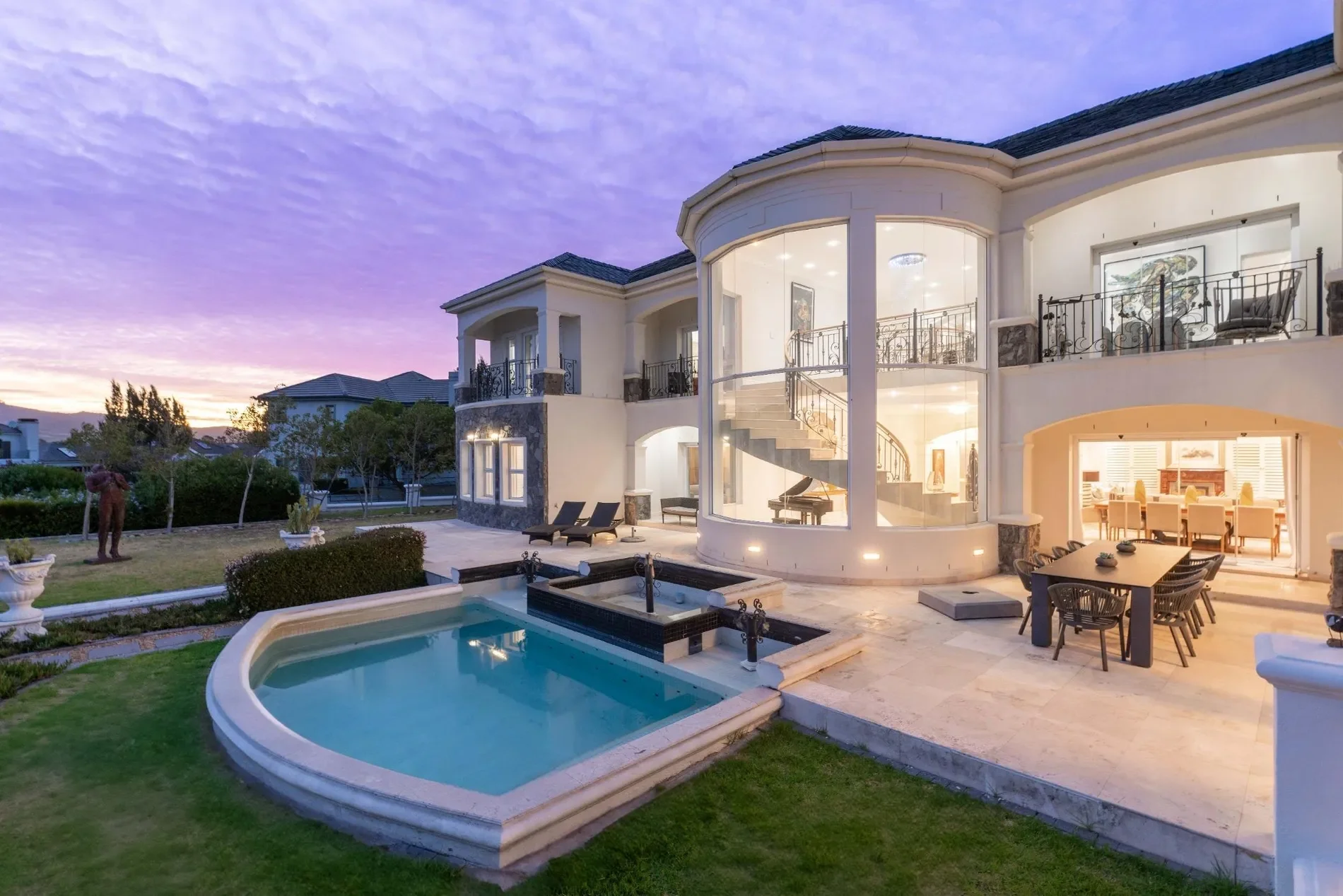 Exterior photo 4