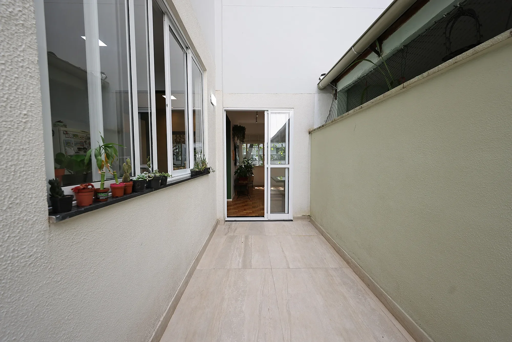 Exterior photo 1