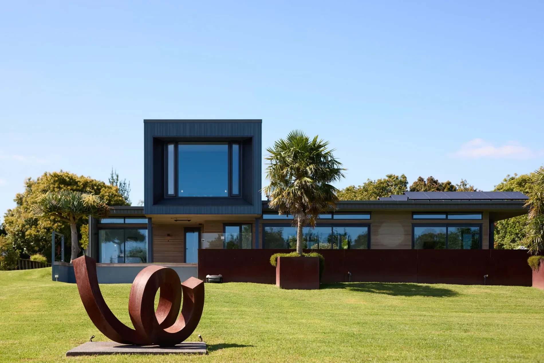 Exterior photo 6