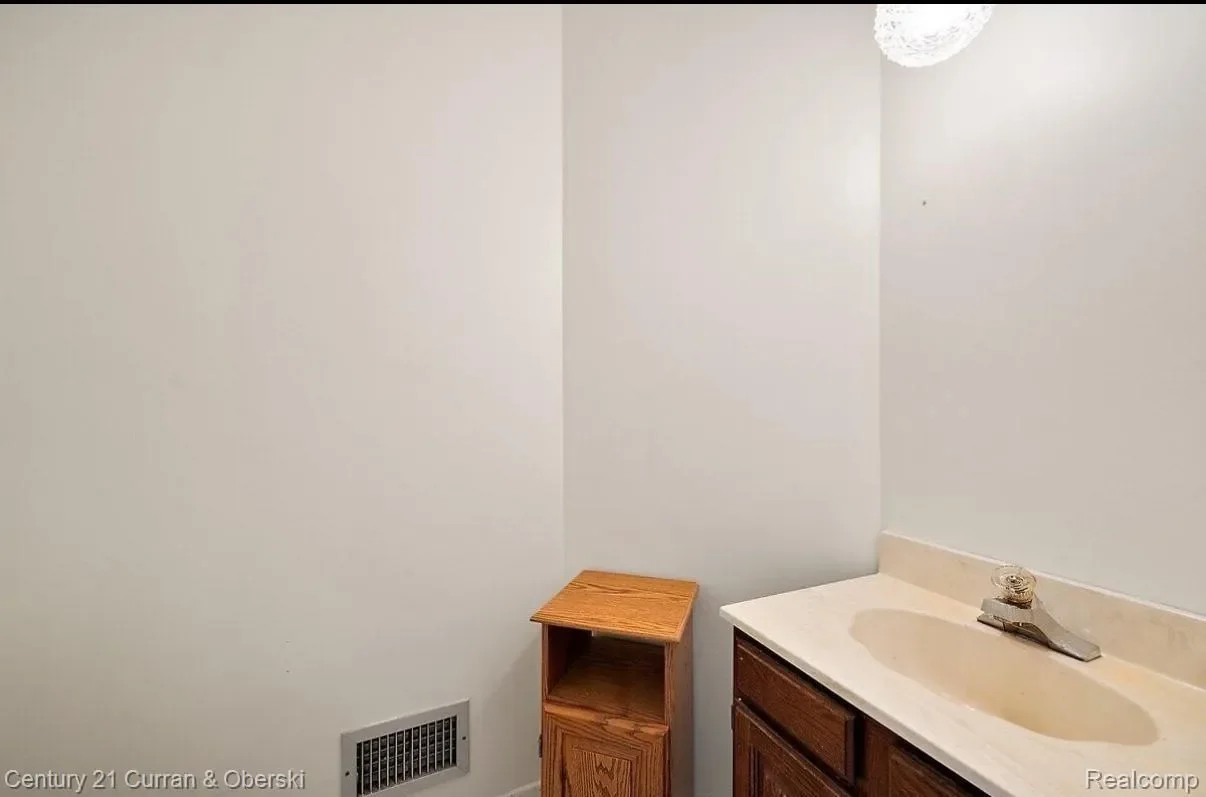 26004 Shirley Lane, Dearborn Heights, MI 48127, Dearborn, Michigan, United States. - Photo 25