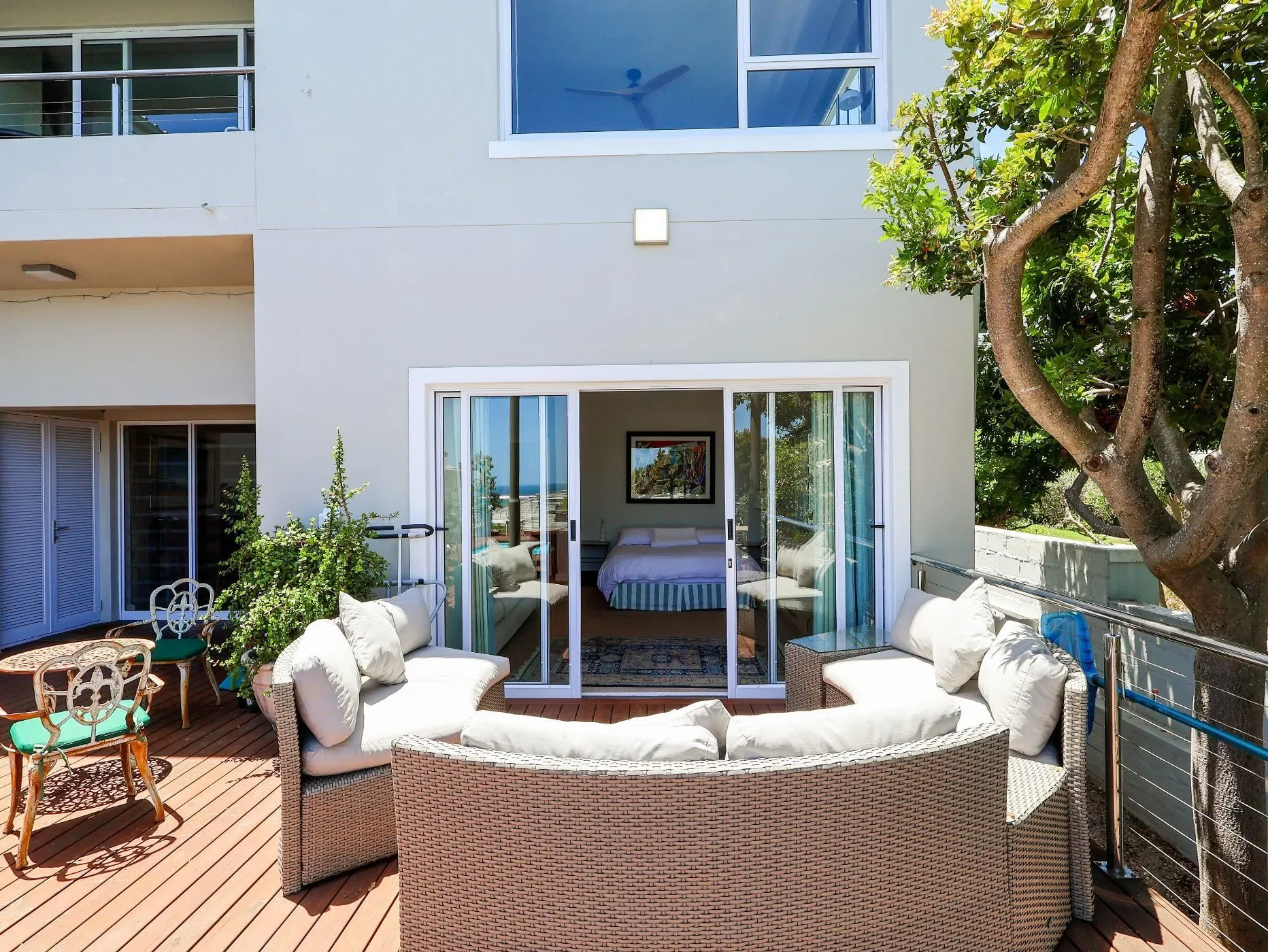 Exterior photo 7