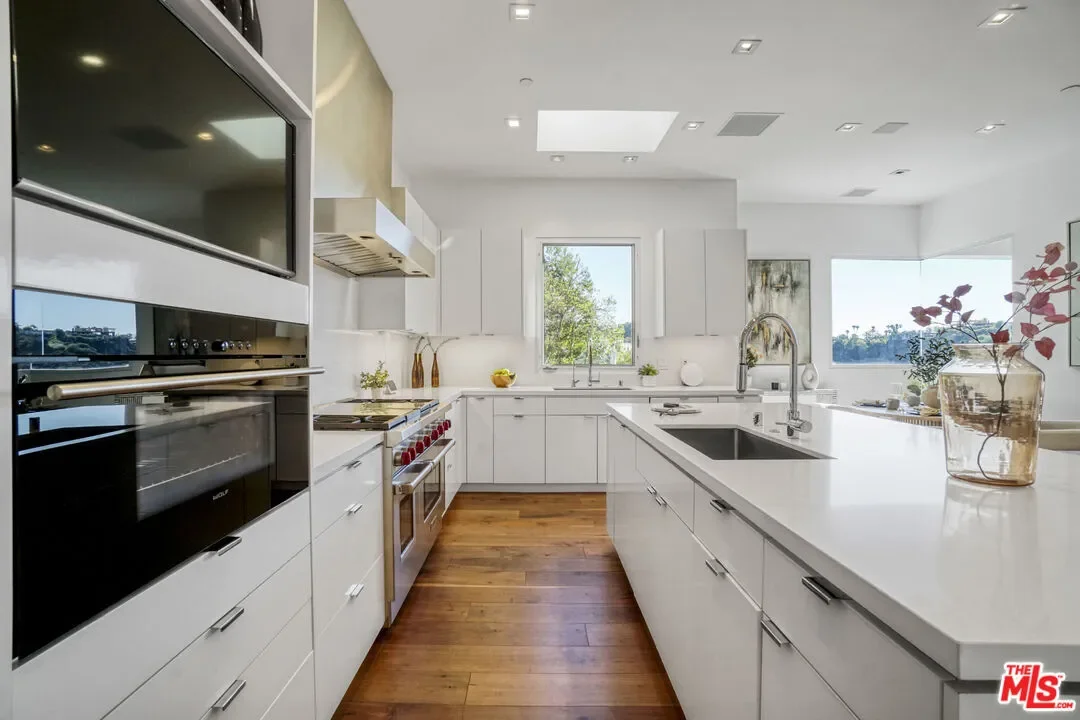 1116 Linda Flora Dr, Los Angeles, California, United States. - Photo 18