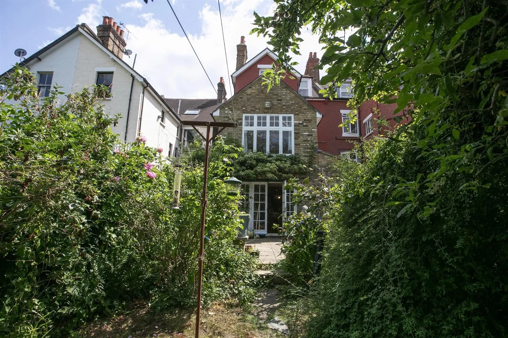 Exterior photo 4