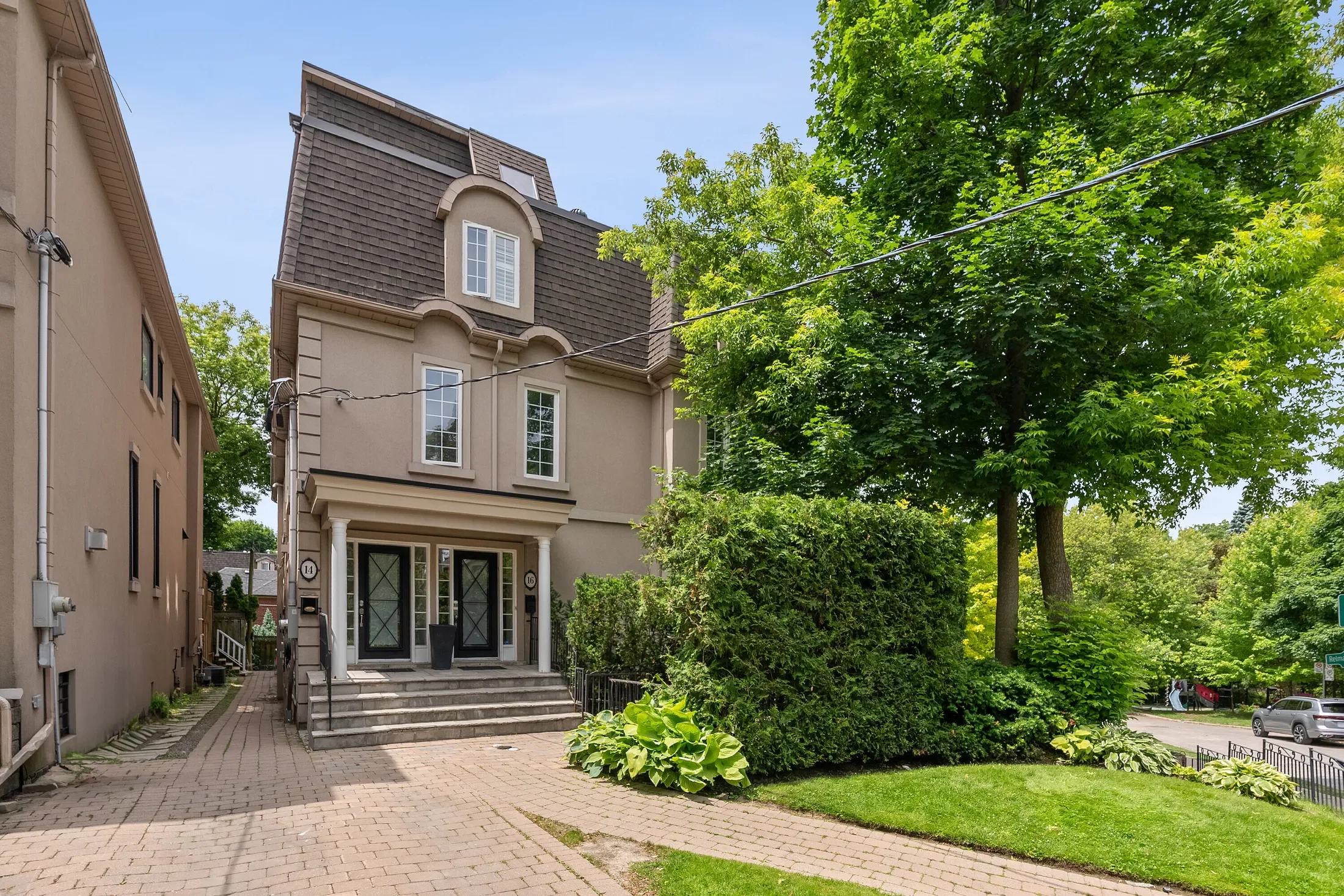 Exterior photo 2