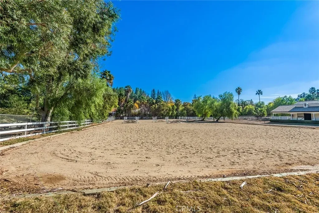 5547 PARADISE VALLEY Road, Hidden Hills, California, United States. - Photo 4