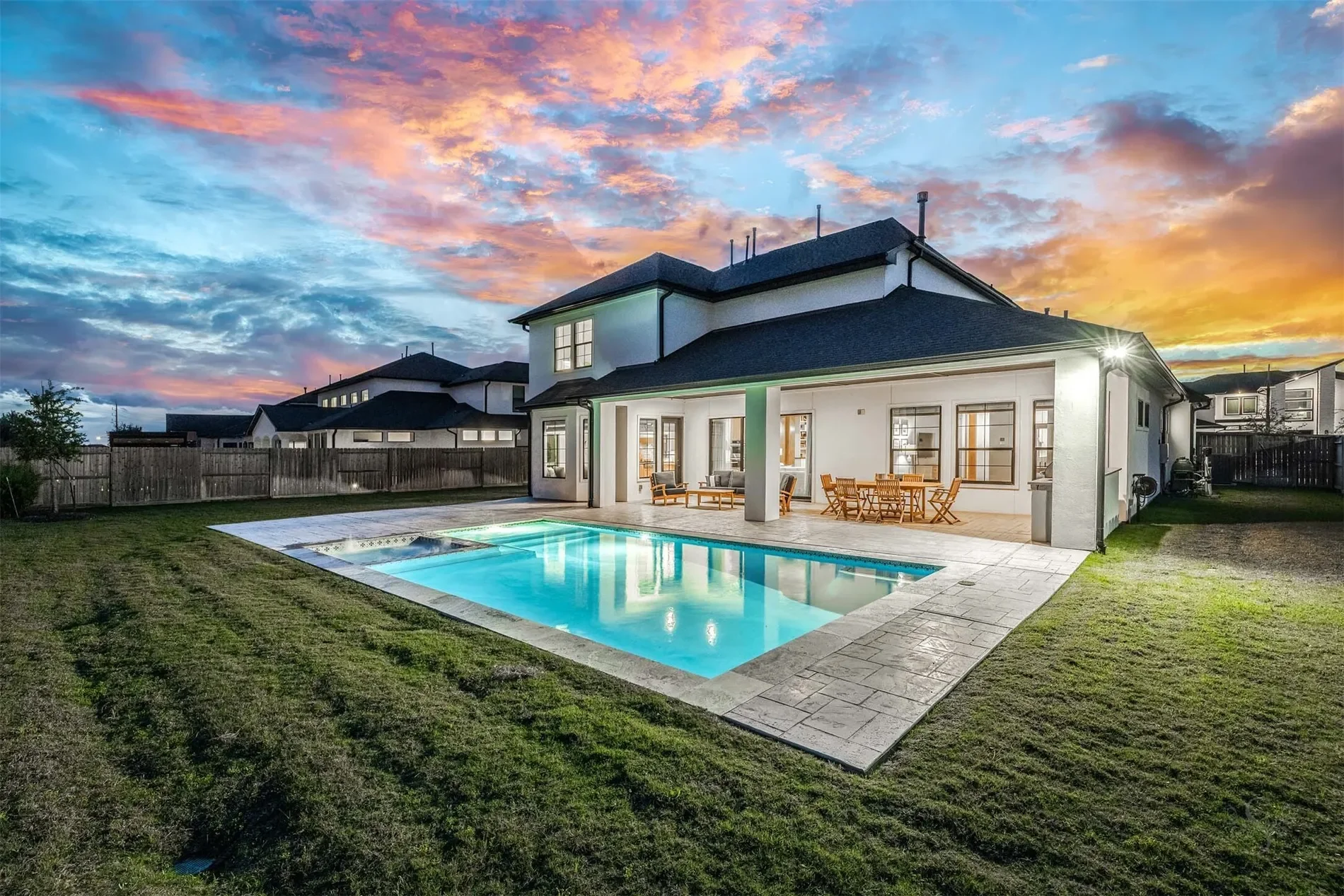 Exterior photo 6