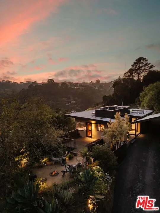 8715 Skyline Drive, Los Angeles, California, United States. - Photo 28