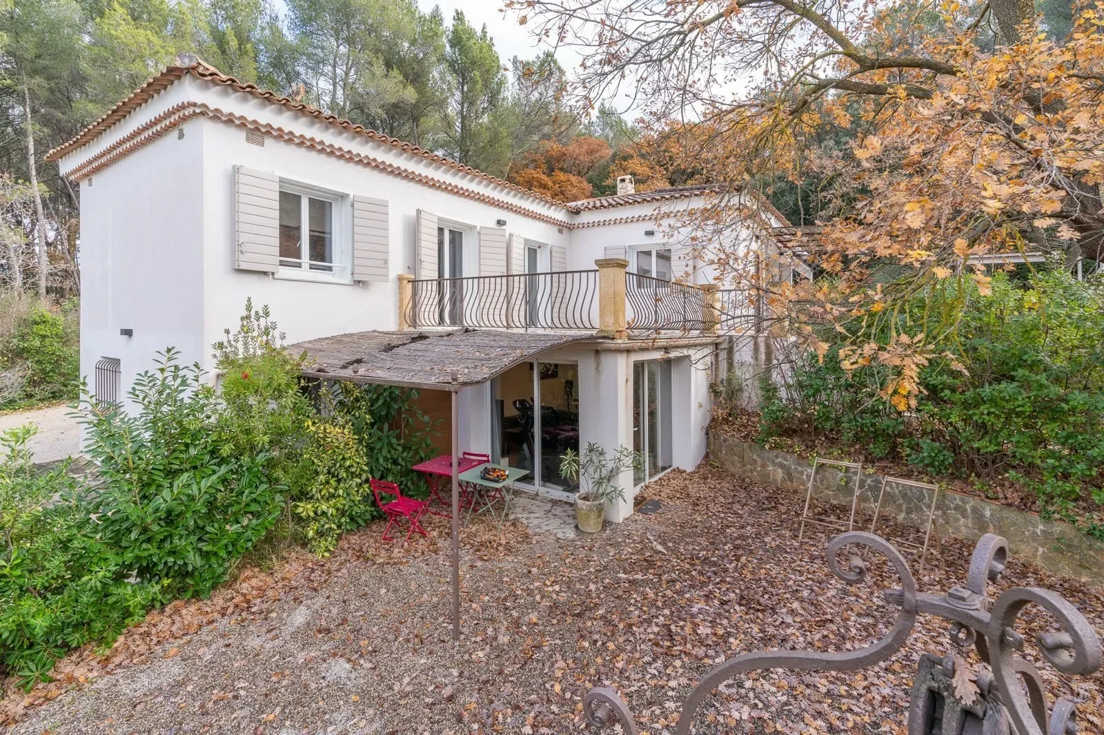 Exterior photo 1