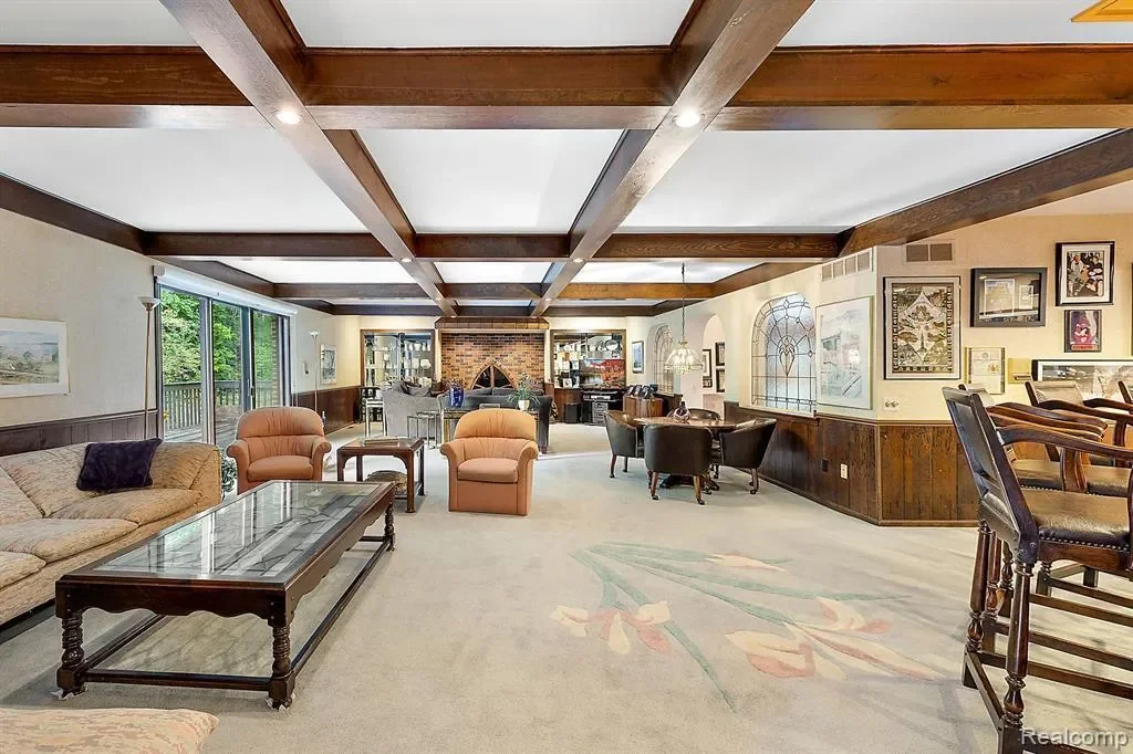 4670 COVE Road, West Bloomfield Twp, MI 48323, Orchard Lake Village, Michigan, United States. - Photo 2