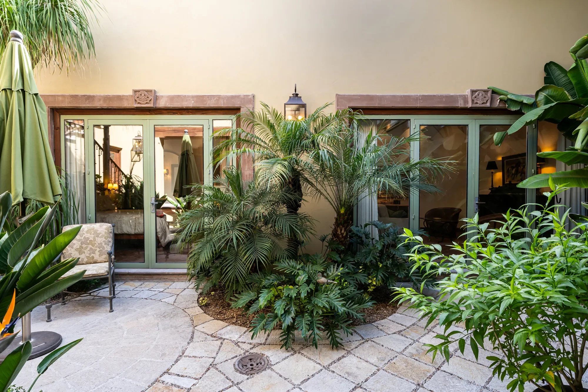 Exterior photo 4