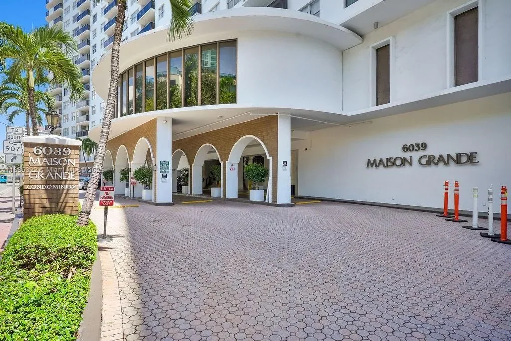 6039 Collins Ave 1126, Miami Beach, Florida, United States. - Photo 9