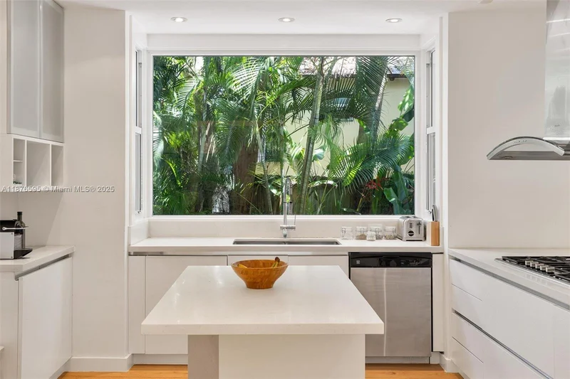 4286 S Douglas Rd, Miami, Florida, United States. - Photo 9
