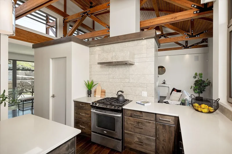 5560 Lakeshore Road, Kelowna, BC V1W 4J4, Kelowna, British Columbia, Canada. - Photo 24