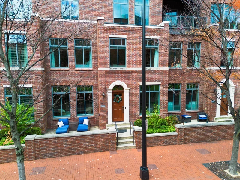 250 Daniel Burnham Square, Columbus, OH 43215, Columbus, Ohio, United States. - Photo 37