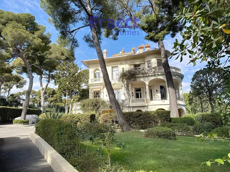 Refined 3-Room Apartment with Terrace in Historic Belle Époque Residence – Roquebrune-Cap-Martin