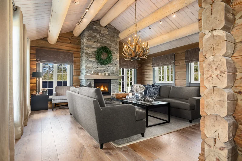 Large, modern cabin. Spectacular views. Prime location, close to ski slopes and crosscountry trails