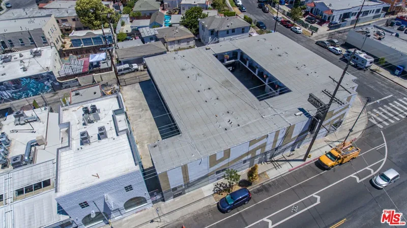 4905 W Adams Boulevard, Los Angeles, California, United States. - Photo 6