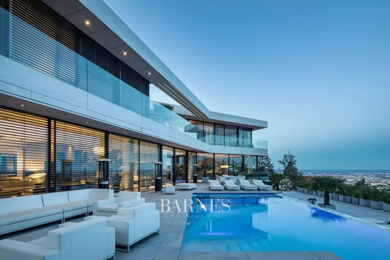 Stunning Villa On Márton Hill With Breathtaking Panoramic View