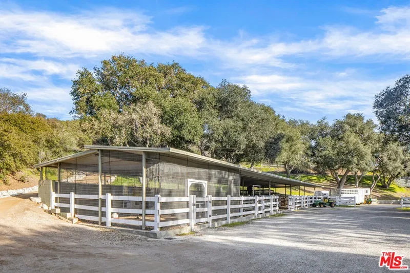 715 Crater Camp Drive, Hidden Hills, California, United States. - Photo 28