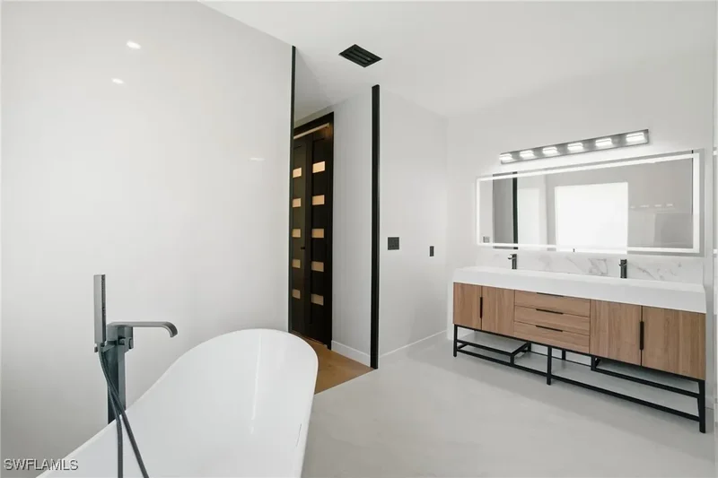 1506 Jewel Box Avenue, Naples, Florida, United States. - Photo 21
