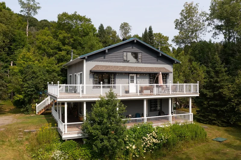 831 – 831 Rue Principale  Saint-Sauveur (Laurentides)