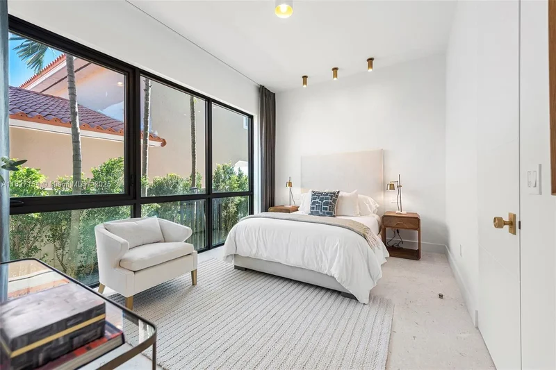 1510 Stillwater Dr, Miami Beach, Florida, United States. - Photo 33