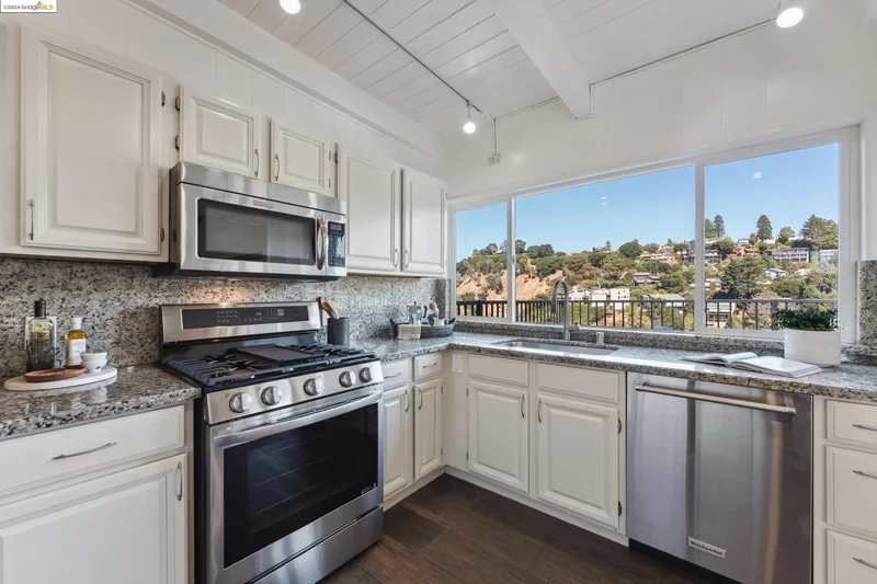 295 Scenic Ave, Oakland, California, United States. - Photo 37