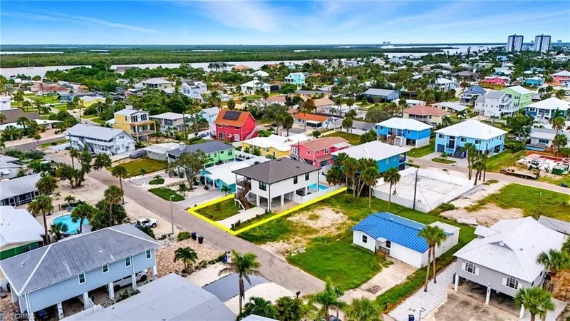 170 Washington AVE, Fort Myers Beach, Florida, United States. - Photo 5