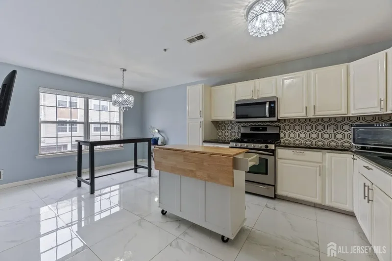 2 Guisborough Way, Edison, NJ 08820, Metuchen, New Jersey, United States. - Photo 18