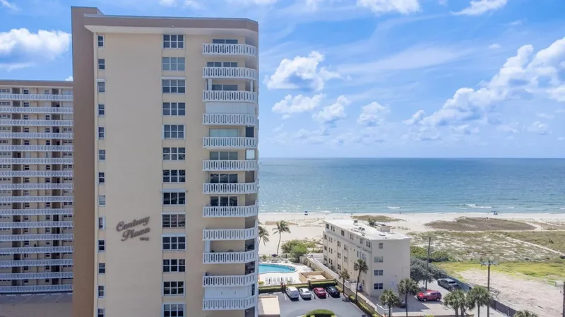 1012 N Ocean Boulevard, Hillsboro Beach, Florida, United States. - Photo 15