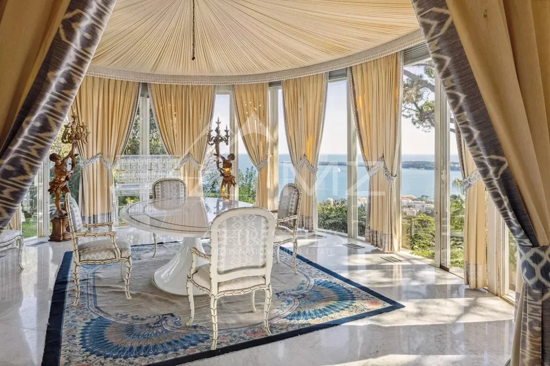 Cannes, Provence-Alpes-Côte d'Azur, France. - Photo 2