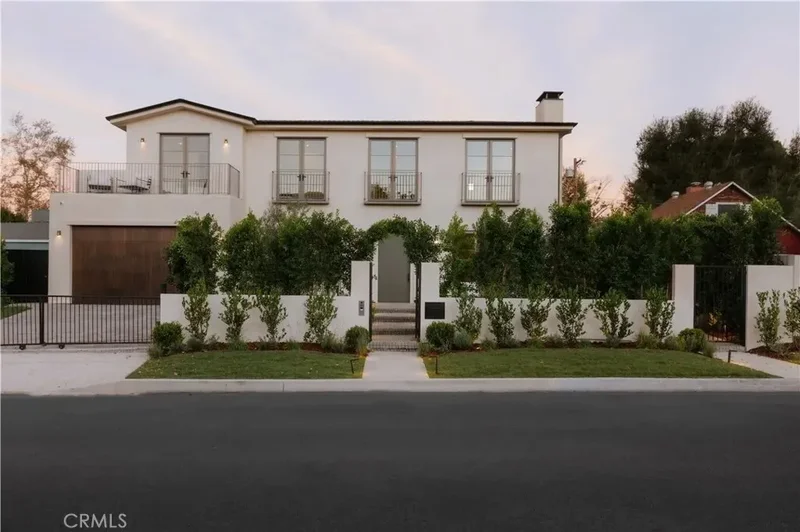 Single Family Residence in Sherman Oaks