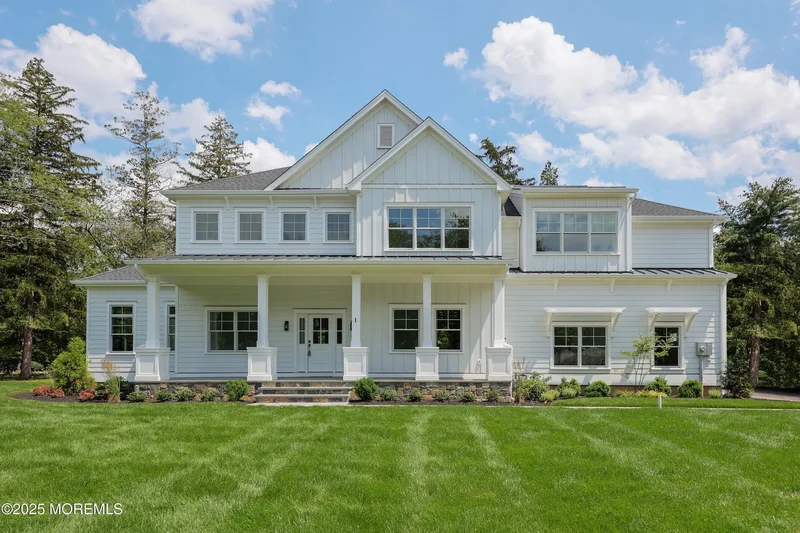 Single Family Residence in Red Bank