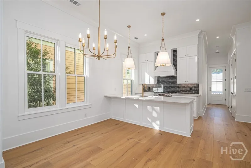 312 W 38th Street, Savannah, Georgia, United States. - Photo 22