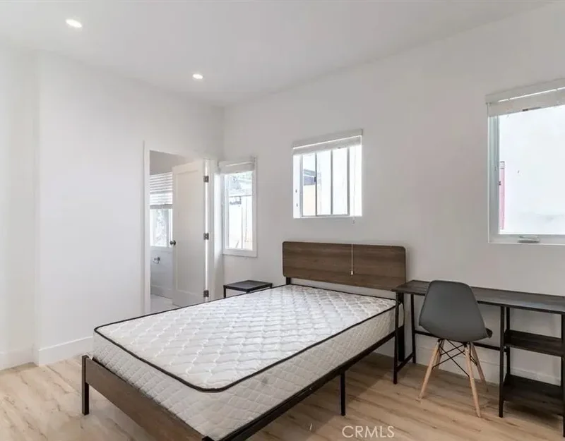 1213 W 24th Street, Los Angeles, California, United States. - Photo 5