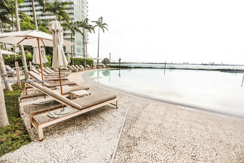 480 NE 31 St 2007, Miami, Florida, United States. - Photo 34