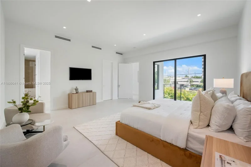 300 NE 48th St, Miami, Florida, United States. - Photo 13