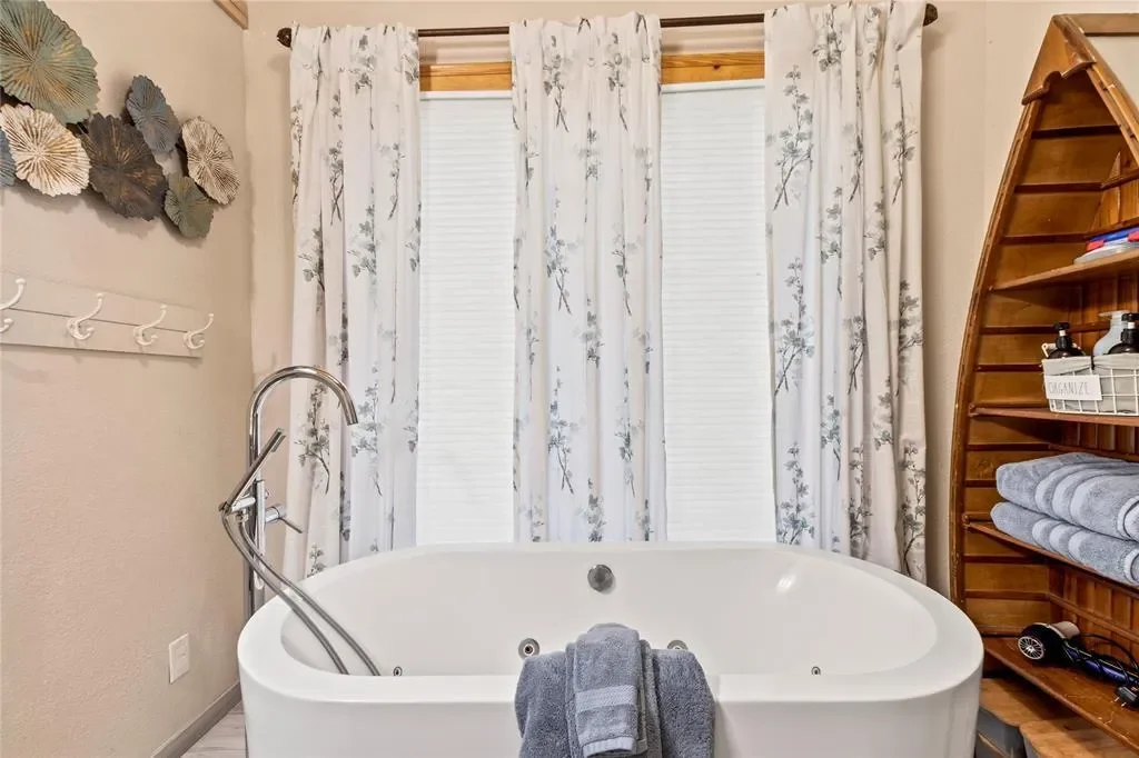 230 Bushwhacker Drive, Gun Barrel City, Texas, United States. - Photo 23