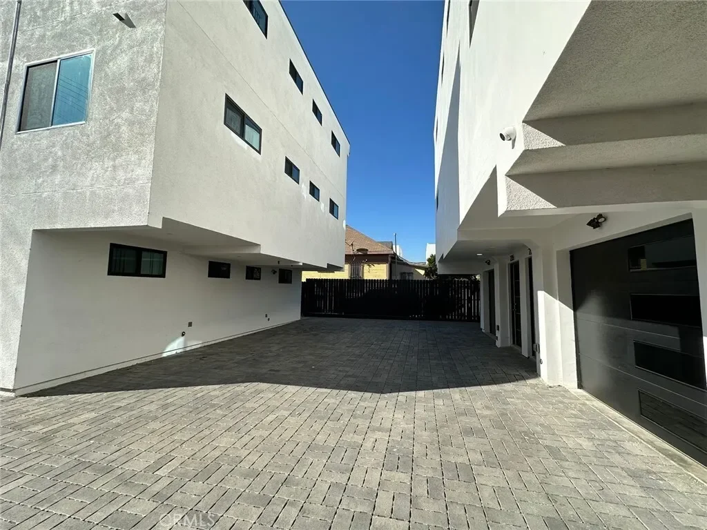 235 E 29th Street, LOS ANGELES, CA 90011, Los Angeles, California, United States. - Photo 38