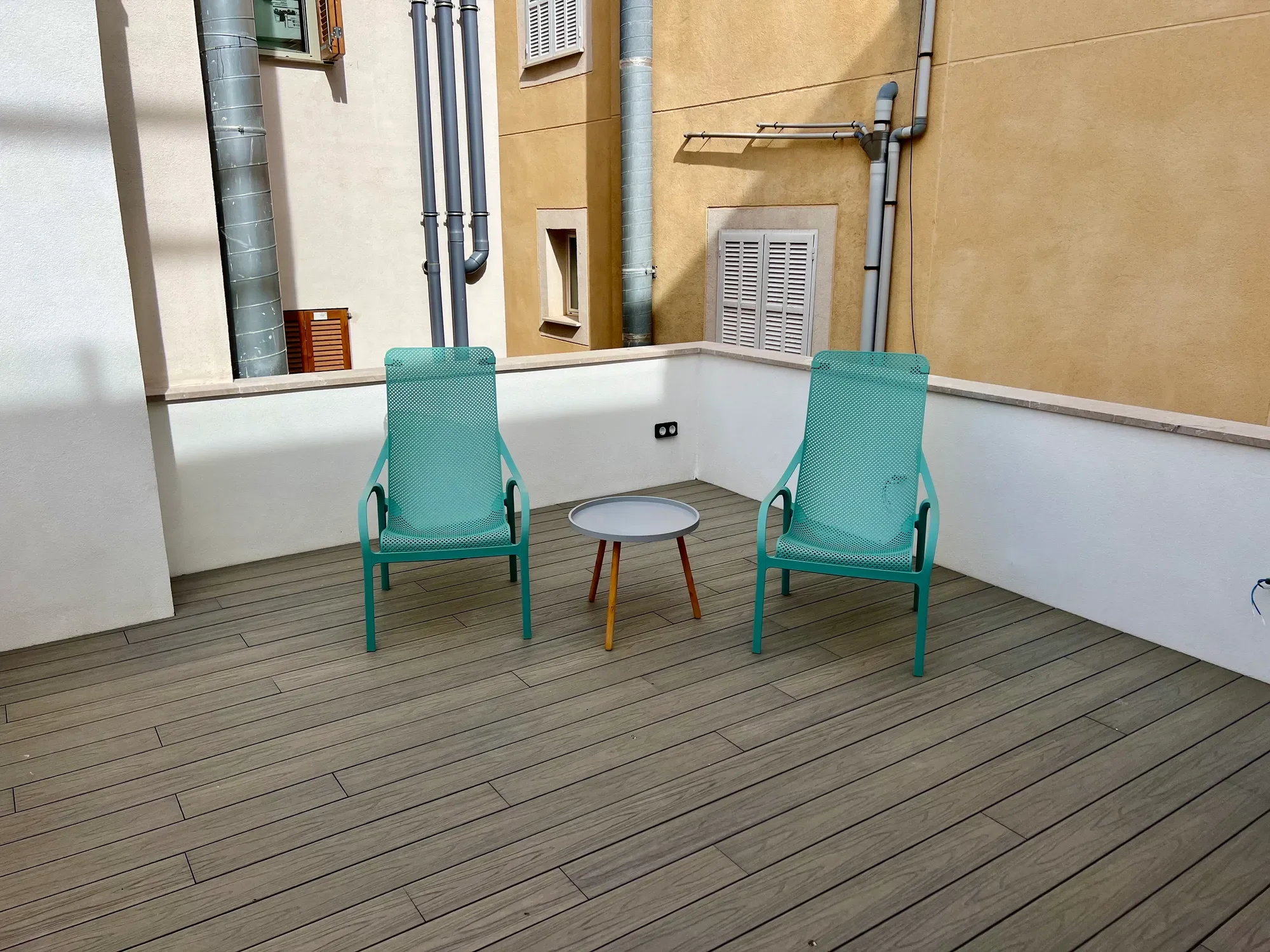 Exterior photo 2