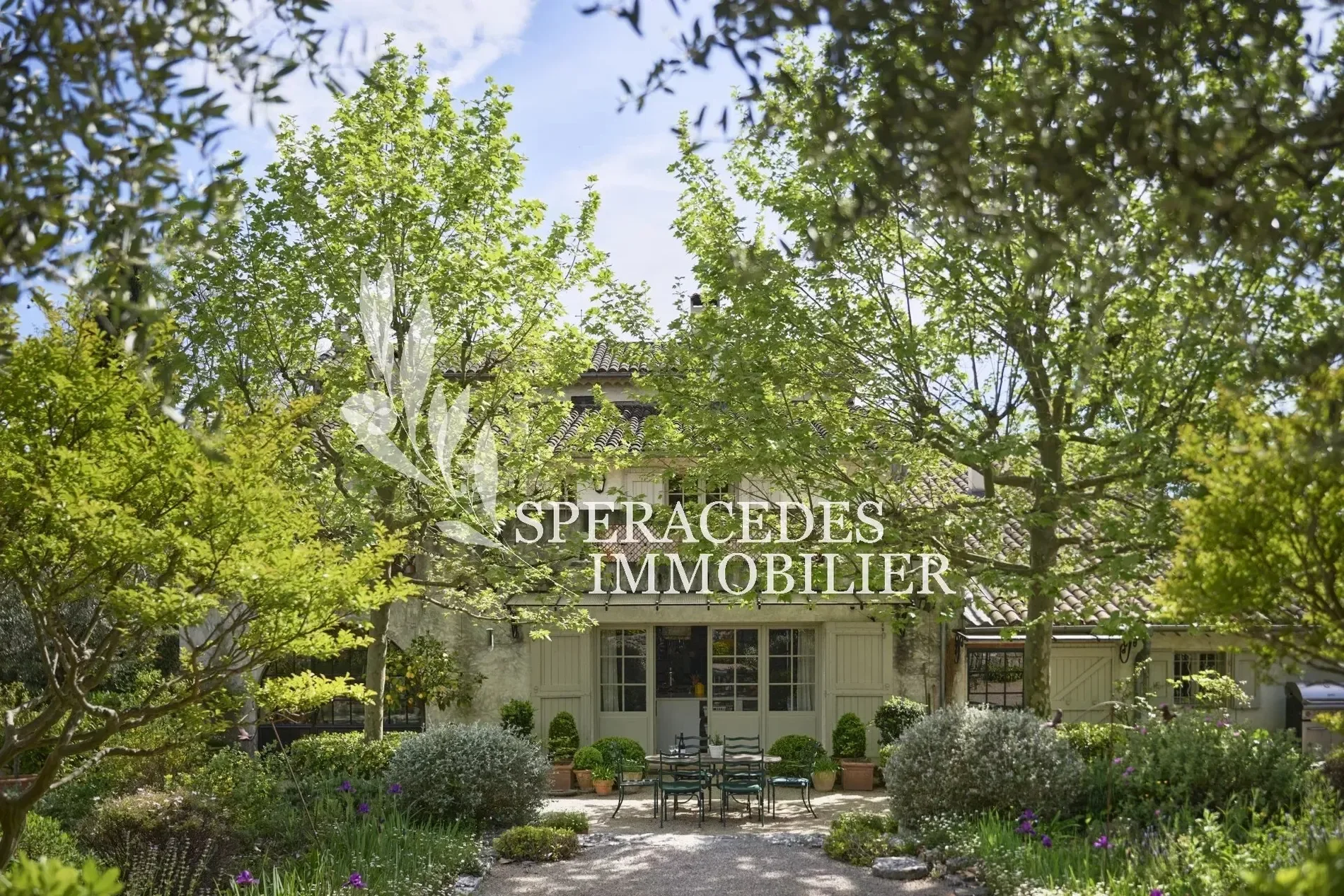 Exterior photo 9