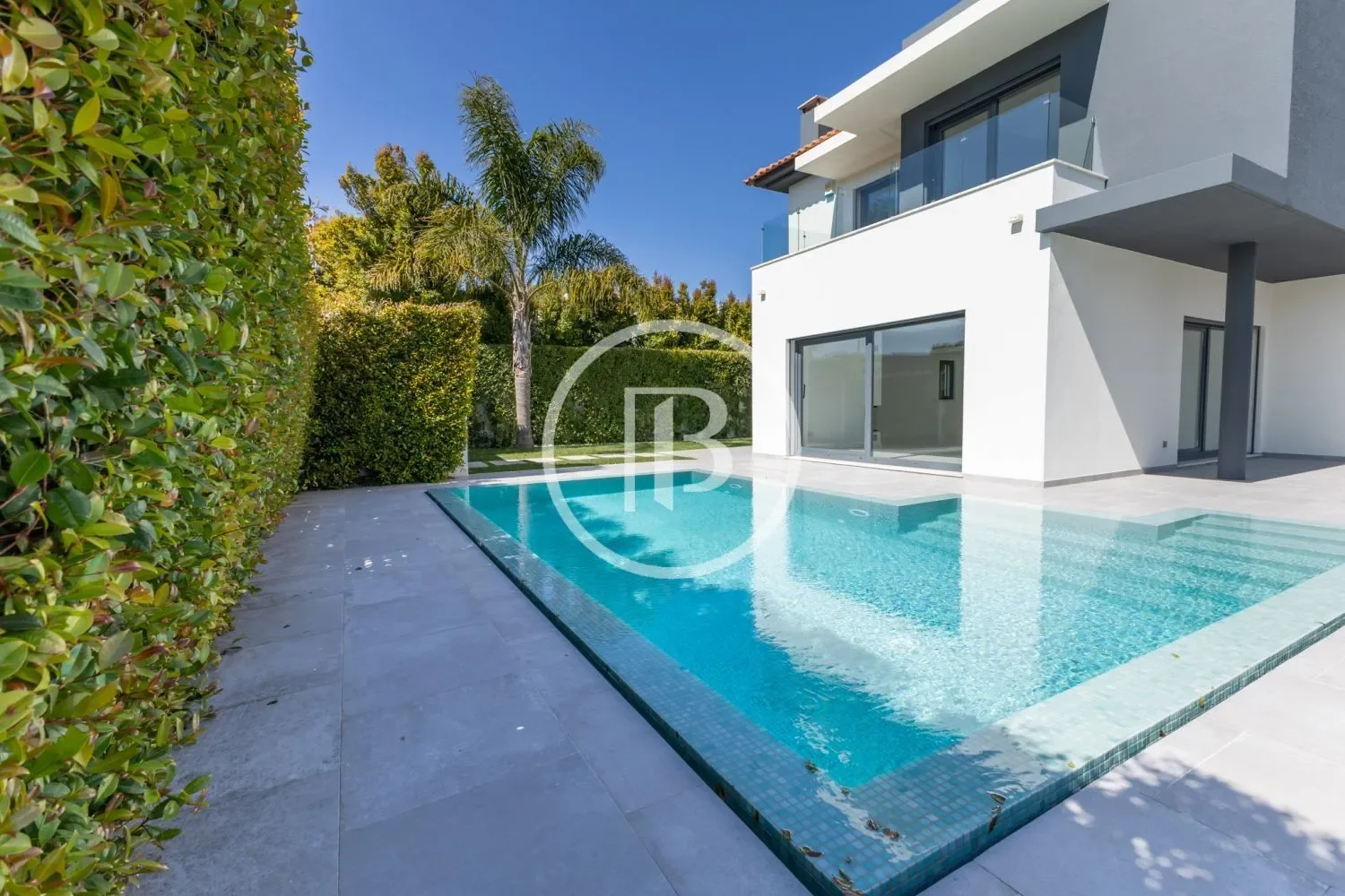 Exterior photo 4