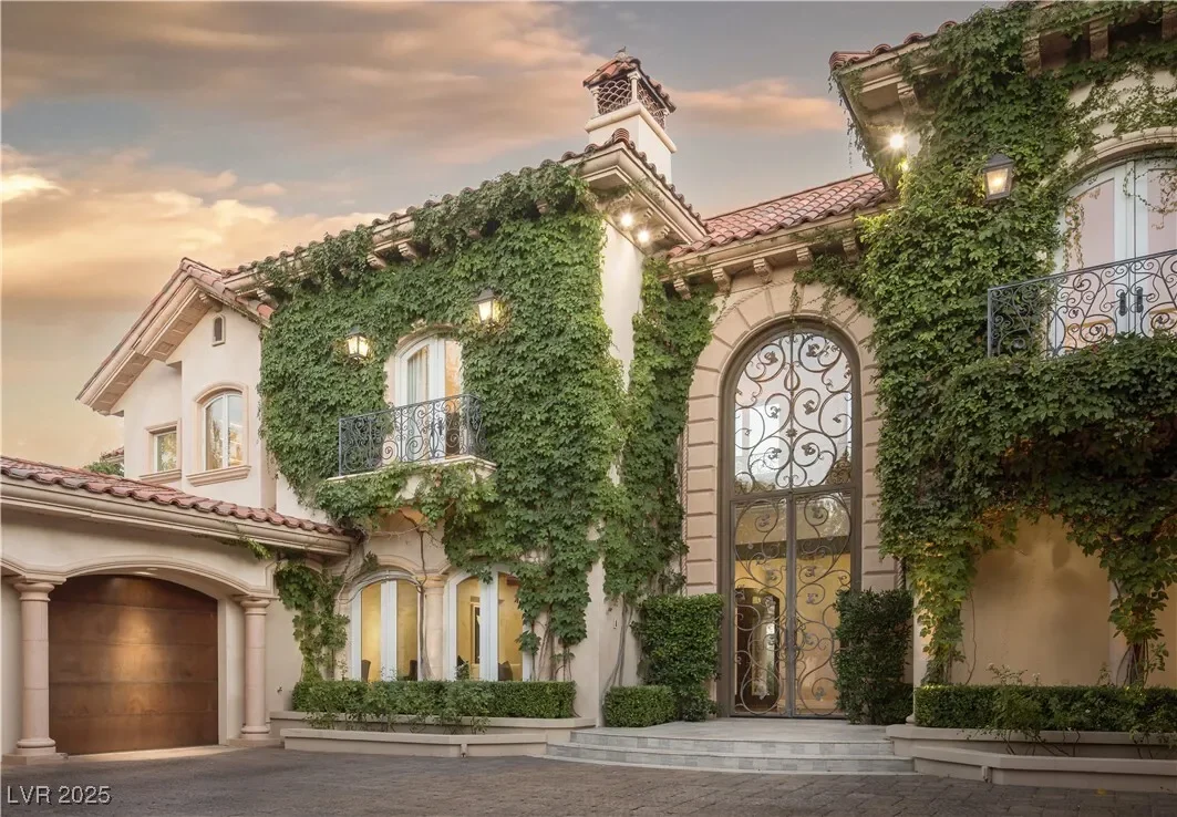9017 Grove Crest Lane, Las Vegas, Nevada, United States. - Photo 38