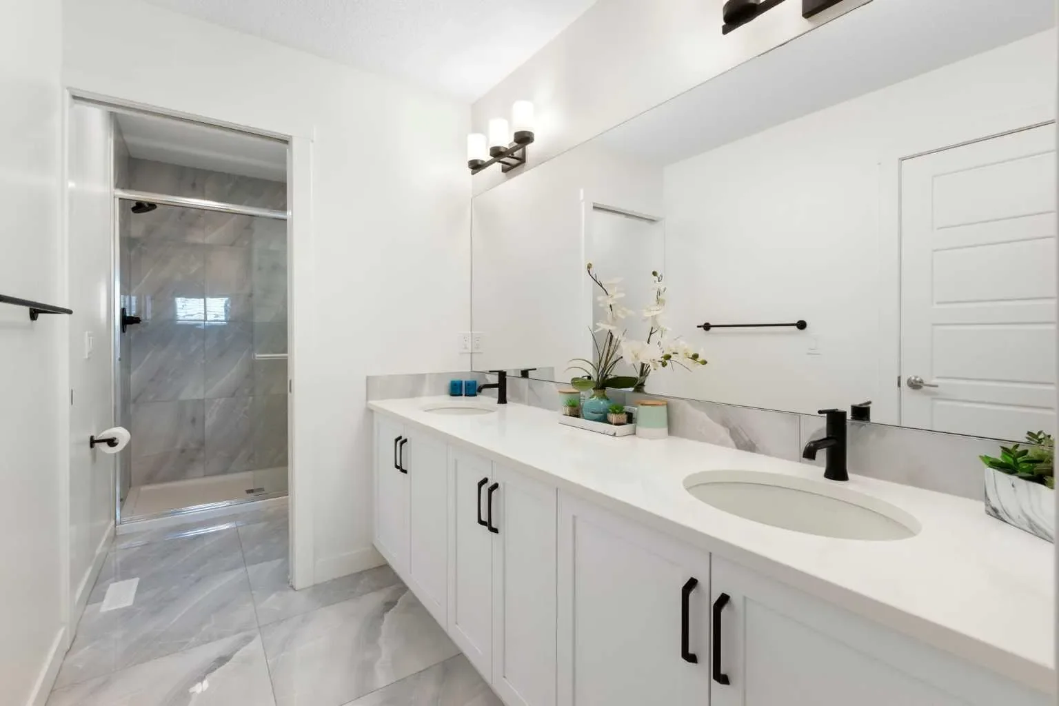 1635 Baywater Street SW, Airdrie, Alberta, Canada. - Photo 4