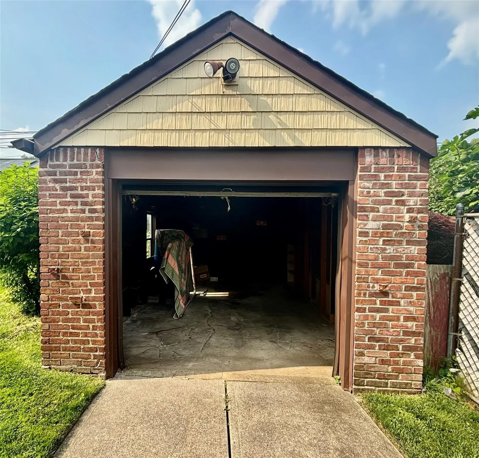 Exterior photo 4