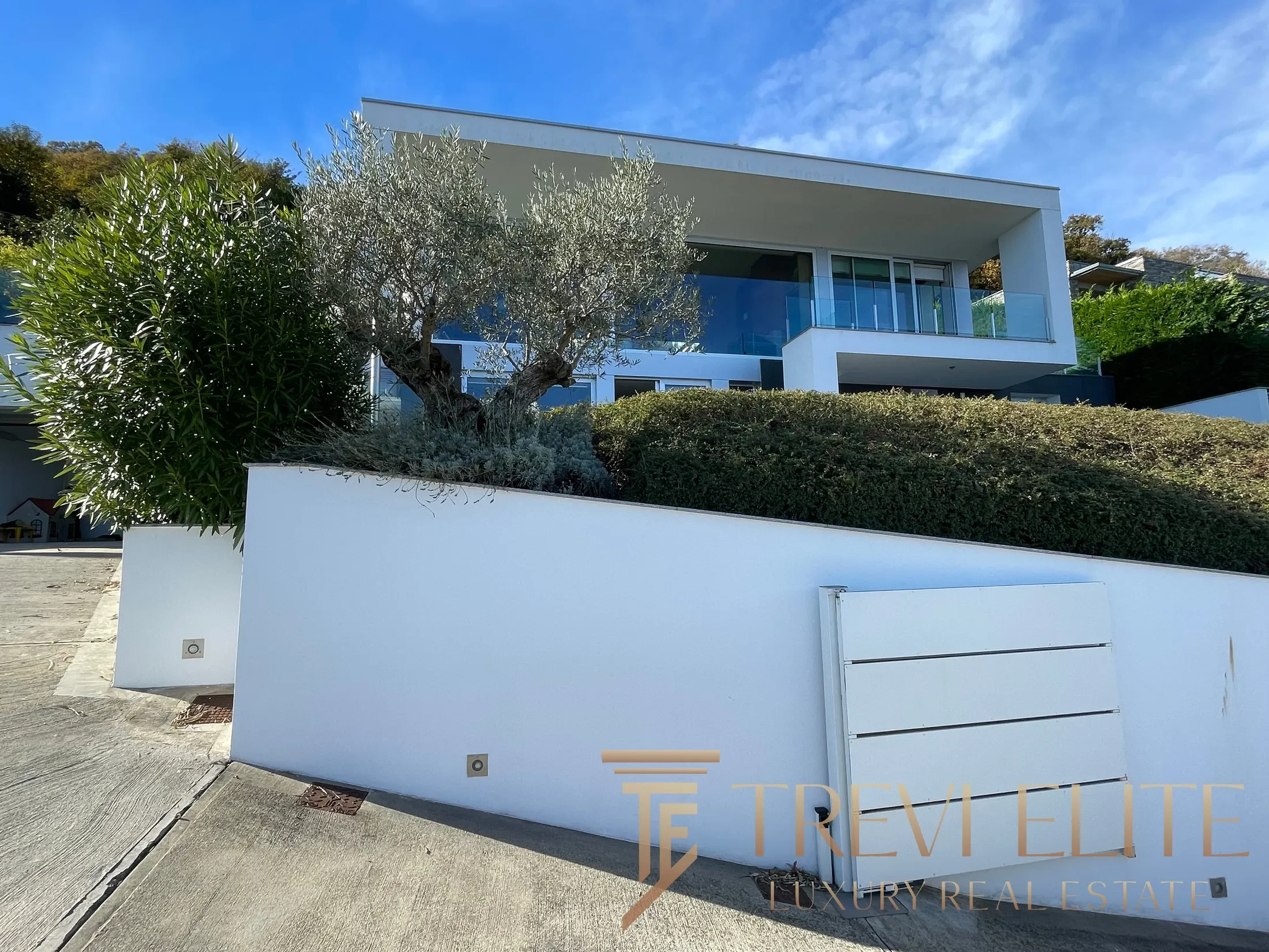 Exterior photo 10