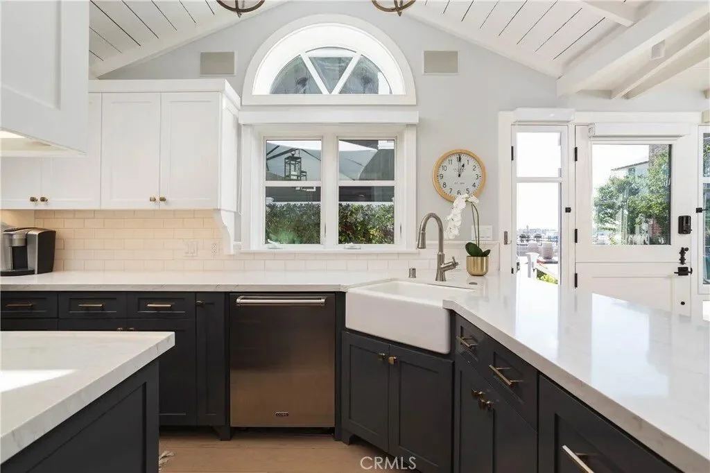 104 Onyx Avenue, Newport Beach, California, United States. - Photo 27