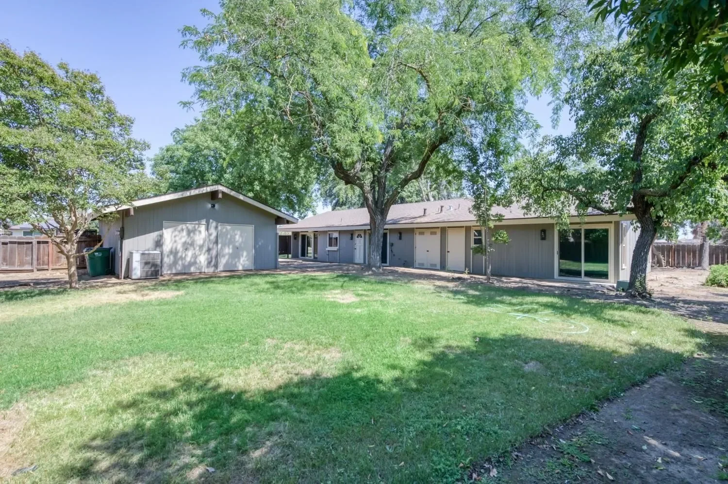 1904 Fairway Avenue S, Fresno, CA 93727, Fresno, California, United States. - Photo 33