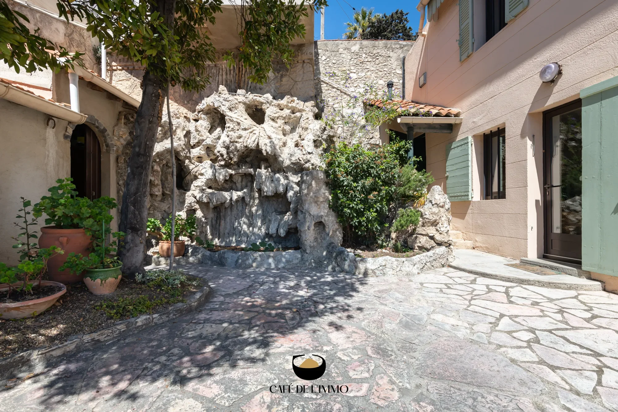 Exterior photo 9
